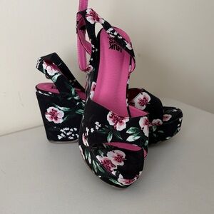 Black and Pink Floral Platform Sandals 9/40